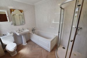 En-suite Bathroom- click for photo gallery